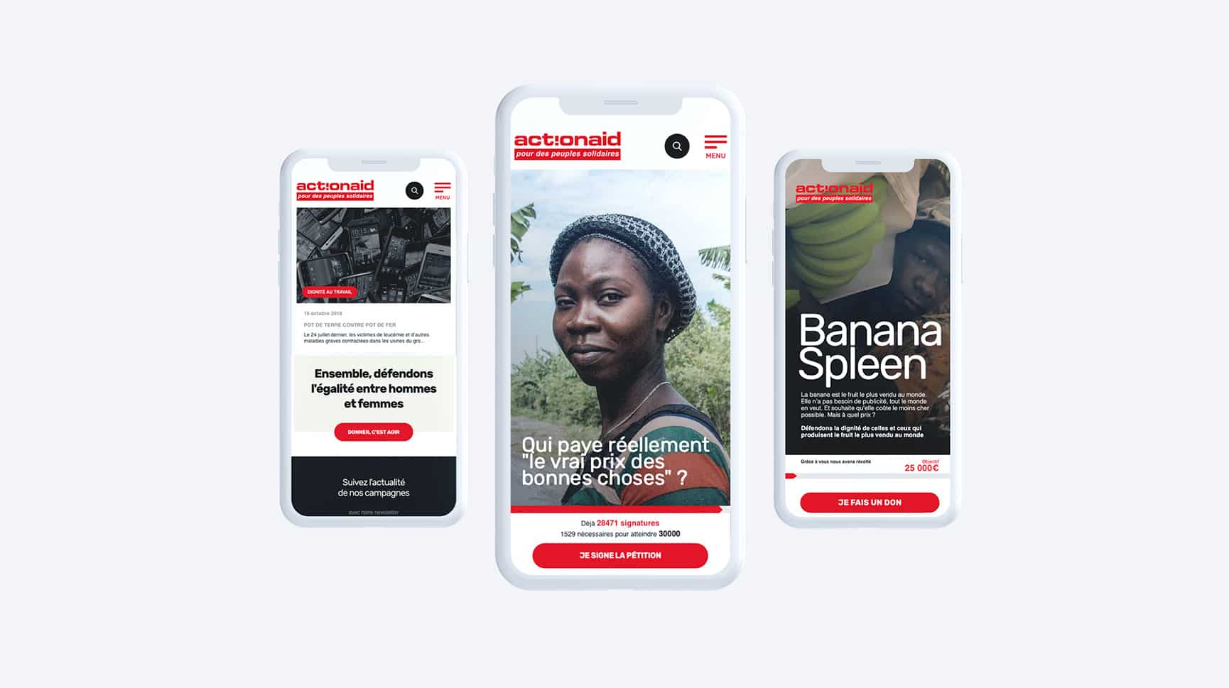 Trois smartphones superposés affichent chacun un écran différent du site web d'ActionAid. Le téléphone de gauche montre un appel à l'action pour la défense de l'égalité entre hommes et femmes, celui du centre met en avant une femme avec un slogan interrogeant qui paie le vrai prix des biens de consommation, et le téléphone de droite fait la promotion d'un don pour soutenir la campagne 'Banana Spleen'. Chaque écran est conçu pour capter l'attention sur des questions sociales et de solidarité internationale.